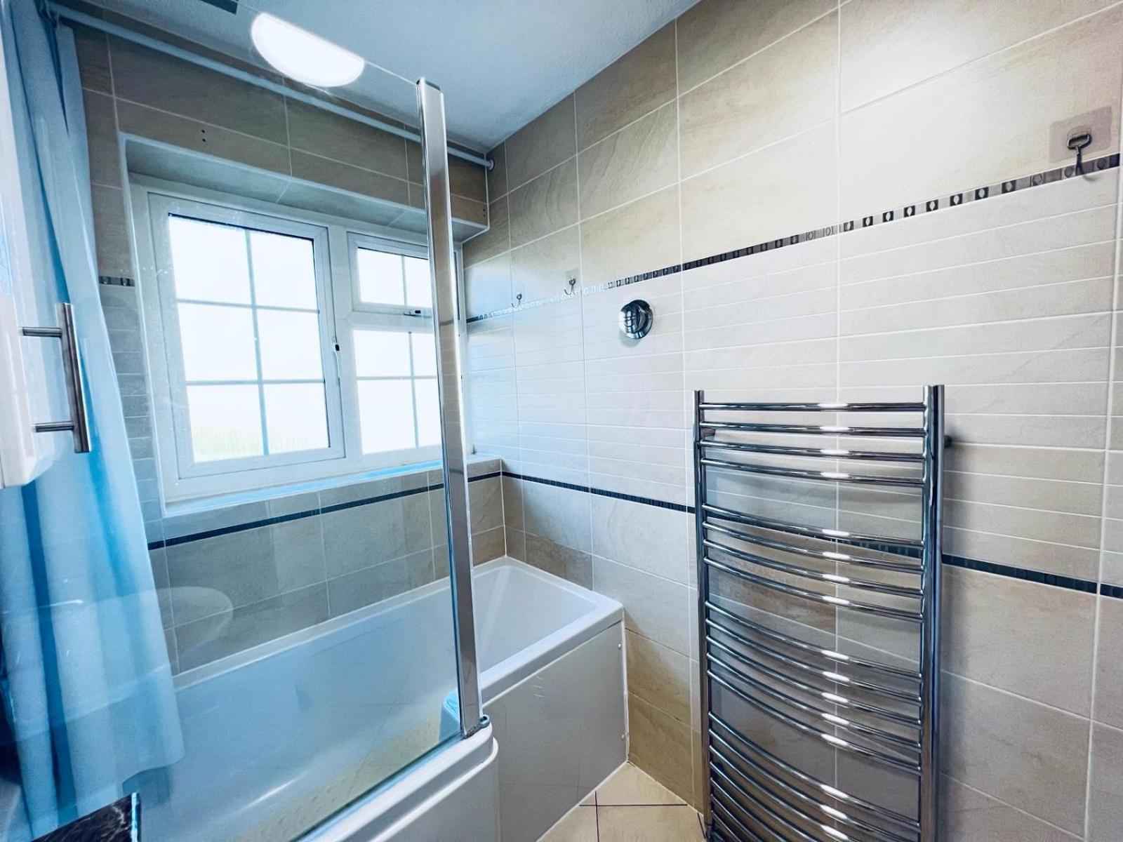 Rooms In Stylish House Milton Keynes Exterior photo