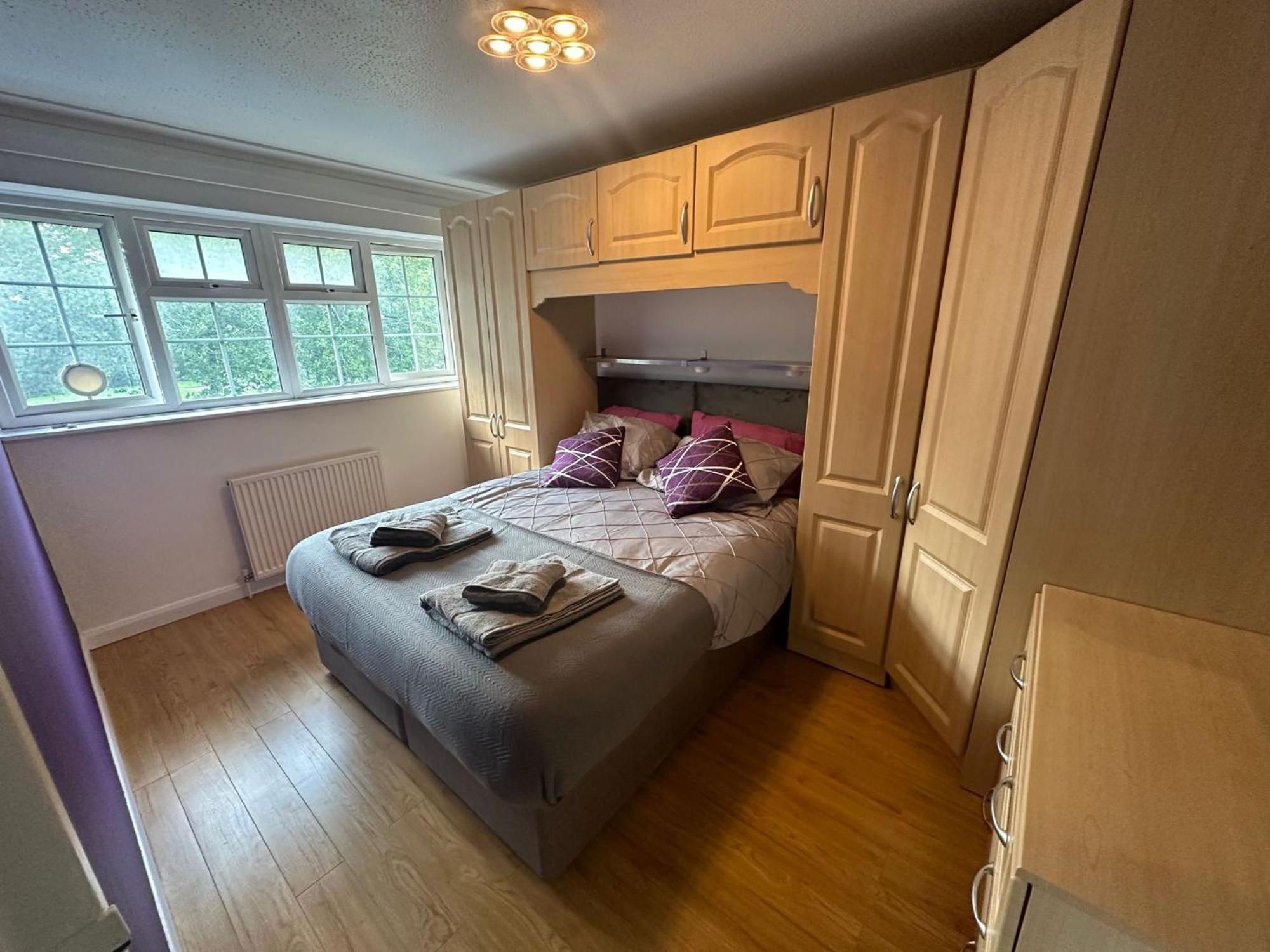 Rooms In Stylish House Milton Keynes Exterior photo